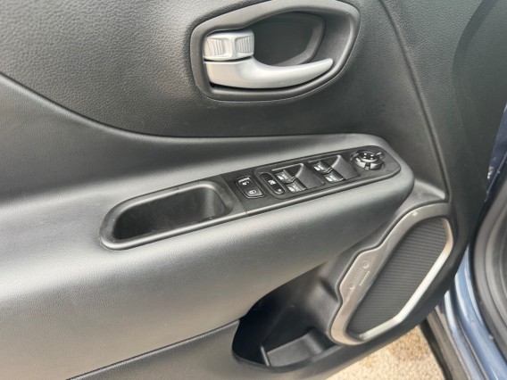 Aperçu de la photo 21 du véhicule JEEP RENEGADE