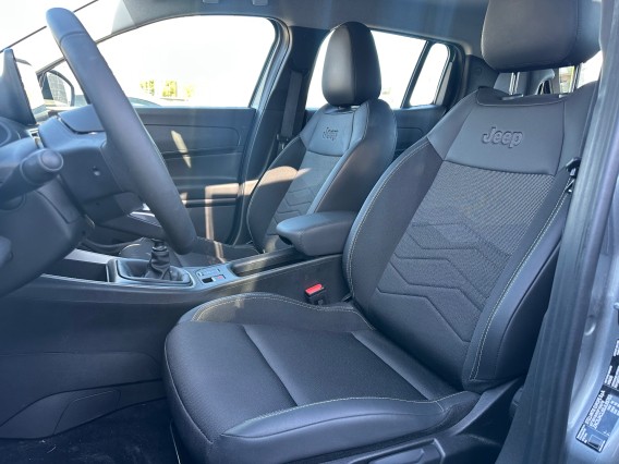 Aperçu de la photo 23 du véhicule JEEP AVENGER