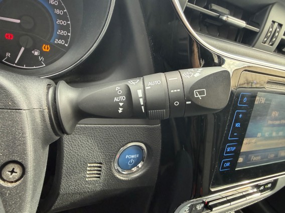 Aperçu de la photo 17 du véhicule TOYOTA AURIS RC18