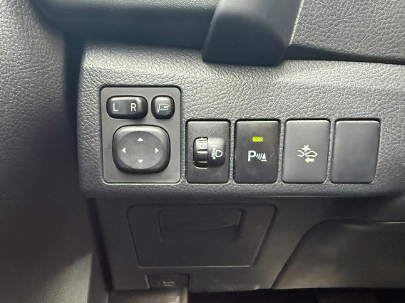 Aperçu de la photo 21 du véhicule TOYOTA AURIS RC18