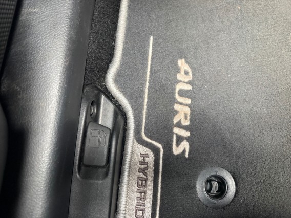 Aperçu de la photo 24 du véhicule TOYOTA AURIS RC18