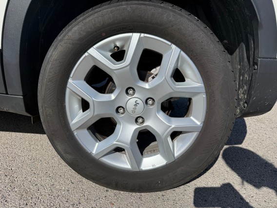 Aperçu de la photo 30 du véhicule JEEP AVENGER