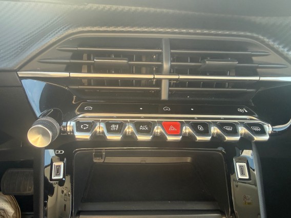 Aperçu de la photo 15 du véhicule PEUGEOT 208