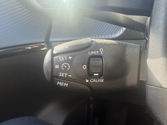 Aperçu de la photo 19 du véhicule PEUGEOT 208