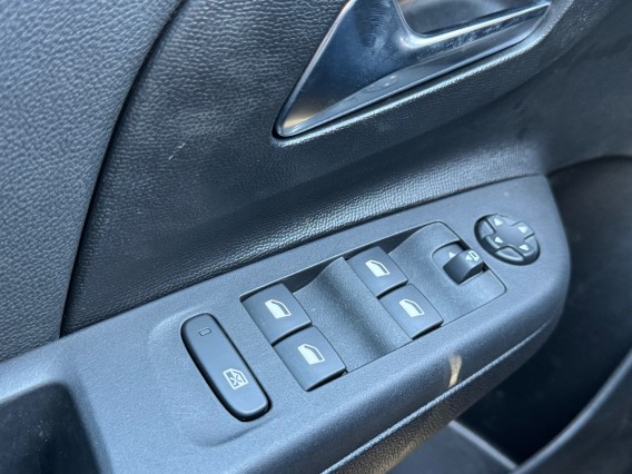 Aperçu de la photo 22 du véhicule OPEL CORSA