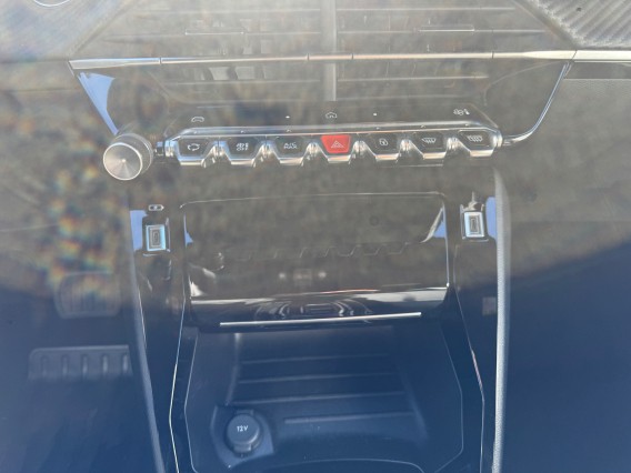 Aperçu de la photo 10 du véhicule PEUGEOT 2008