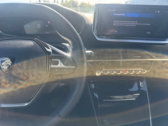 Aperçu de la photo 15 du véhicule PEUGEOT 2008