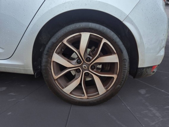 Aperçu de la photo 2 du véhicule RENAULT MEGANE IV BERLINE