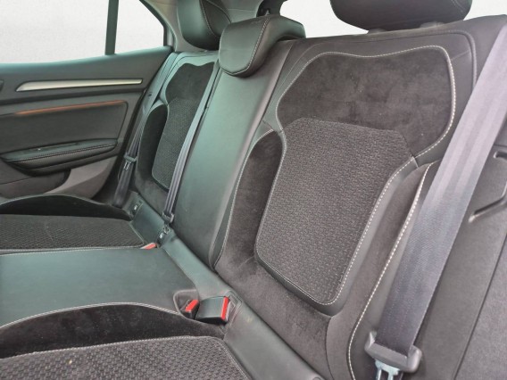 Aperçu de la photo 3 du véhicule RENAULT MEGANE IV BERLINE