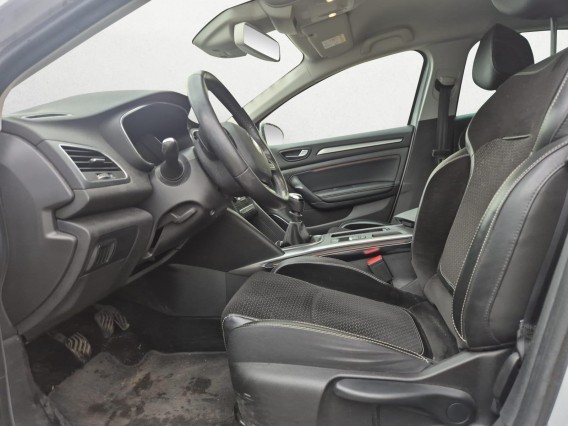 Aperçu de la photo 9 du véhicule RENAULT MEGANE IV BERLINE