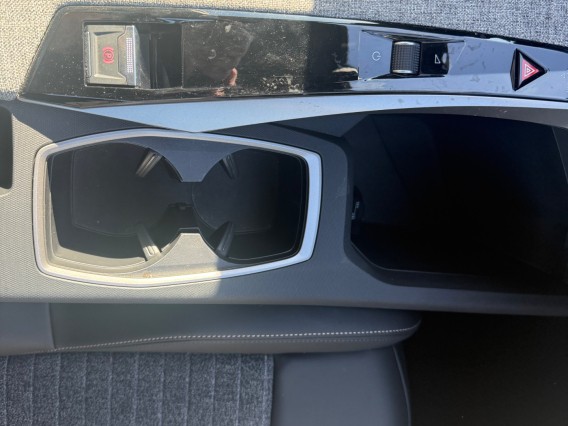 Aperçu de la photo 11 du véhicule PEUGEOT 3008