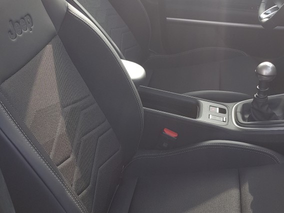 Aperçu de la photo 22 du véhicule JEEP AVENGER