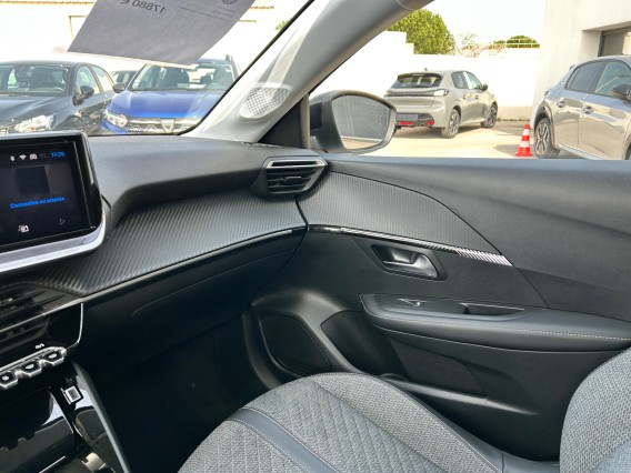 Aperçu de la photo 15 du véhicule PEUGEOT 208