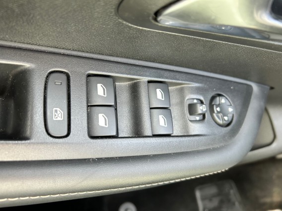 Aperçu de la photo 18 du véhicule PEUGEOT 208