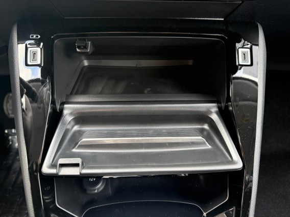 Aperçu de la photo 16 du véhicule PEUGEOT 208