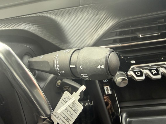 Aperçu de la photo 21 du véhicule PEUGEOT 208