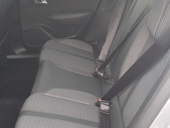 Aperçu de la photo 15 du véhicule PEUGEOT 2008