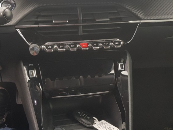 Aperçu de la photo 17 du véhicule PEUGEOT 2008