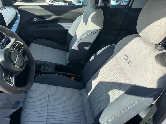 Aperçu de la photo 11 du véhicule FIAT 500e 3+1 MY22 SERIE 1 STEP 2