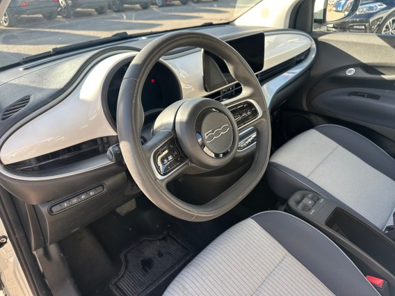 Aperçu de la photo 12 du véhicule FIAT 500e 3+1 MY22 SERIE 1 STEP 2