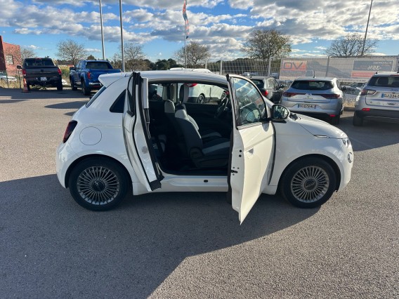 Aperçu de la photo 13 du véhicule FIAT 500e 3+1 MY22 SERIE 1 STEP 2