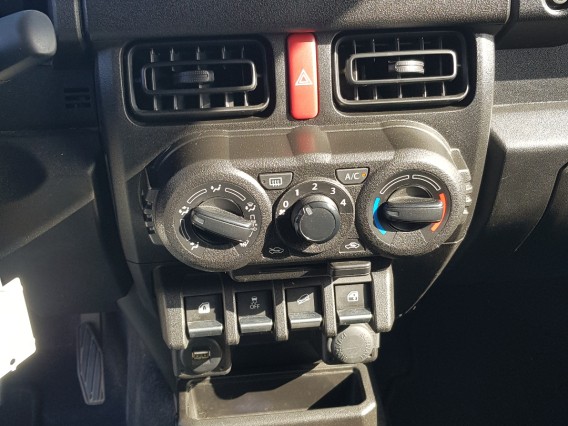 Aperçu de la photo 6 du véhicule SUZUKI JIMNY