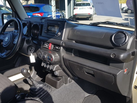 Aperçu de la photo 12 du véhicule SUZUKI JIMNY