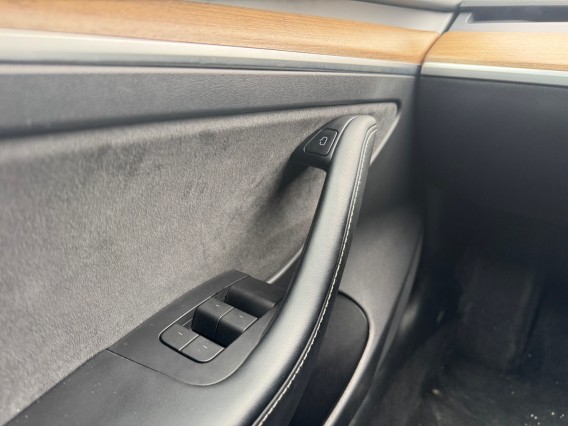 Aperçu de la photo 19 du véhicule TESLA MODEL 3