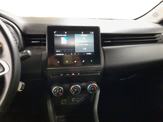 Aperçu de la photo 3 du véhicule RENAULT CLIO V