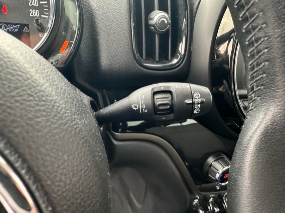 Aperçu de la photo 27 du véhicule MINI COUNTRYMAN F60