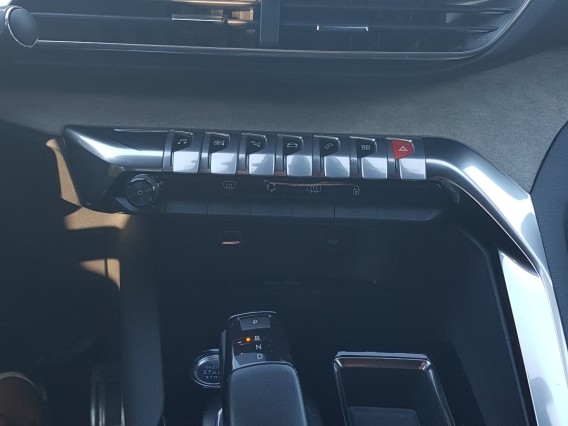 Aperçu de la photo 6 du véhicule PEUGEOT 3008