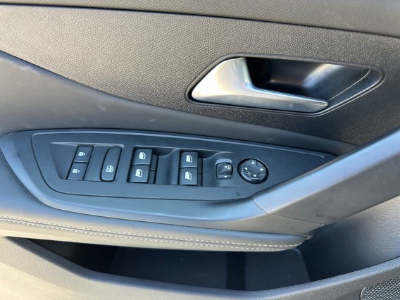 Aperçu de la photo 17 du véhicule PEUGEOT 308 SW