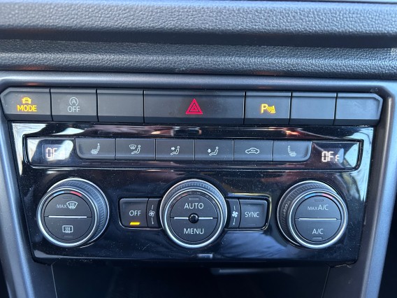 Aperçu de la photo 6 du véhicule VOLKSWAGEN T-ROC CABRIOLET