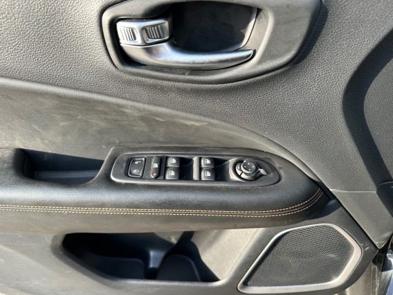 Aperçu de la photo 16 du véhicule JEEP COMPASS