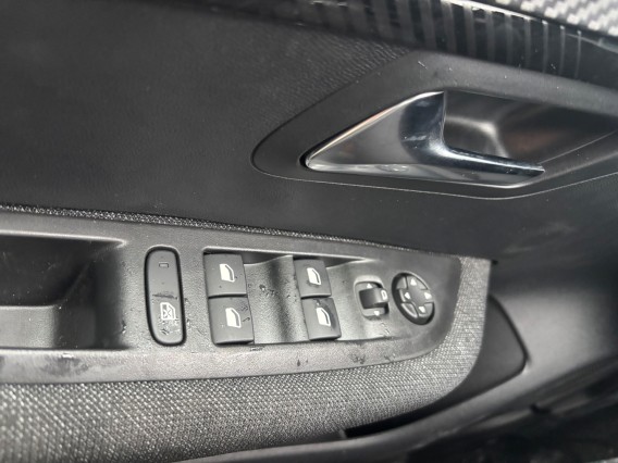 Aperçu de la photo 20 du véhicule PEUGEOT 208
