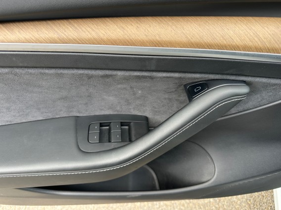 Aperçu de la photo 16 du véhicule TESLA MODEL 3