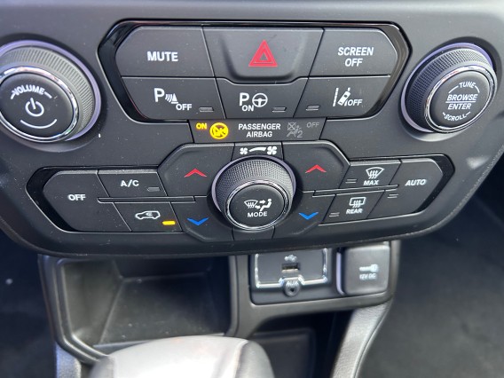 Aperçu de la photo 17 du véhicule JEEP RENEGADE