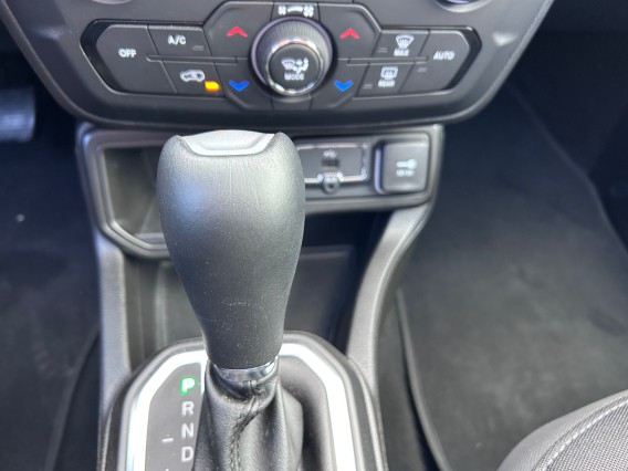 Aperçu de la photo 18 du véhicule JEEP RENEGADE