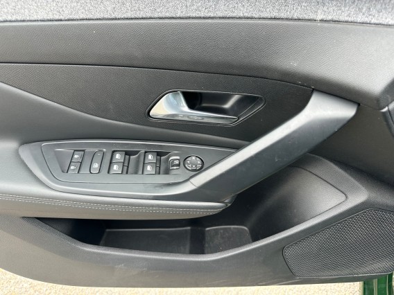 Aperçu de la photo 21 du véhicule PEUGEOT 308