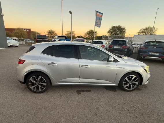 Aperçu de la photo 9 du véhicule RENAULT MEGANE IV BERLINE