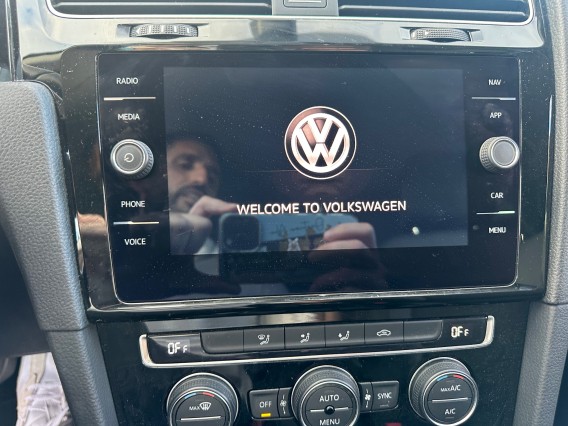 Aperçu de la photo 21 du véhicule VOLKSWAGEN GOLF