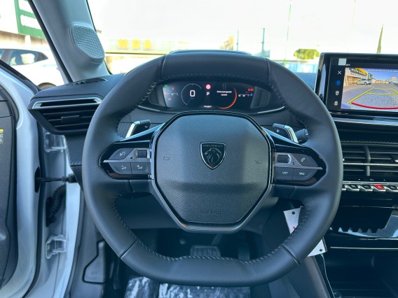 Aperçu de la photo 12 du véhicule PEUGEOT 208