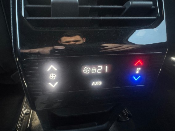 Aperçu de la photo 9 du véhicule PEUGEOT 5008