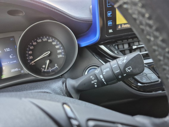 Aperçu de la photo 16 du véhicule TOYOTA C-HR HYBRIDE