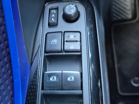 Aperçu de la photo 18 du véhicule TOYOTA C-HR HYBRIDE