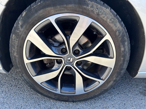 Aperçu de la photo 12 du véhicule RENAULT MEGANE IV BERLINE