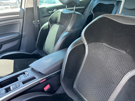 Aperçu de la photo 13 du véhicule RENAULT MEGANE IV BERLINE