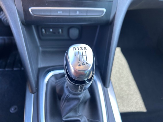 Aperçu de la photo 16 du véhicule RENAULT MEGANE IV BERLINE