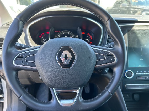 Aperçu de la photo 17 du véhicule RENAULT MEGANE IV BERLINE
