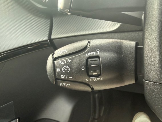 Aperçu de la photo 21 du véhicule PEUGEOT 208